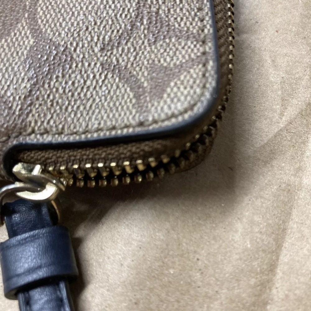 Coach Wristlet Signature Center Stripe - Picture 4 of 4